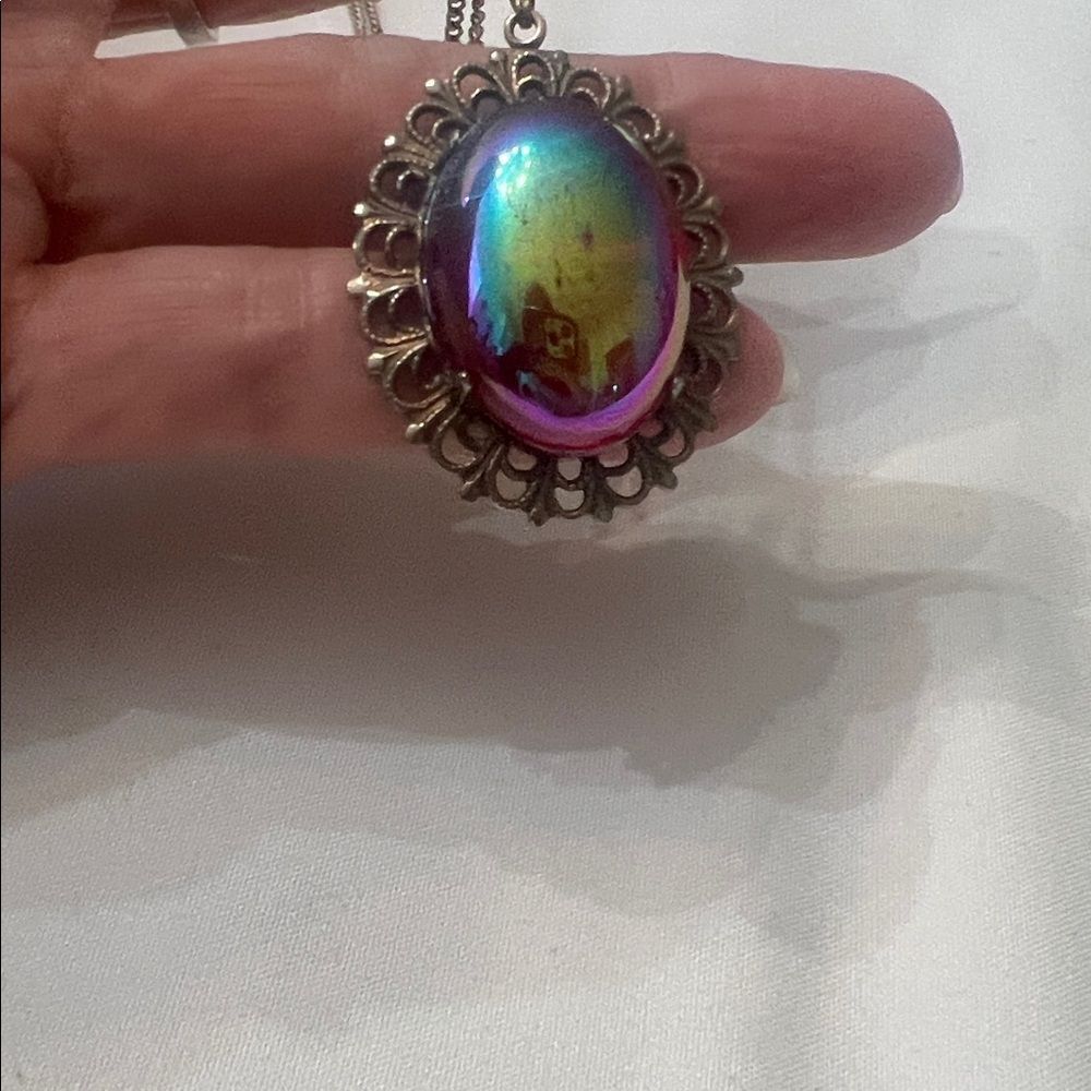 Vintage Elegant Silver Necklace with Iridescent Pendant there are signs of wear - Picture 3 of 5